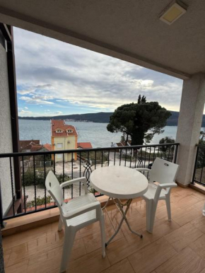 Royal View Bijela